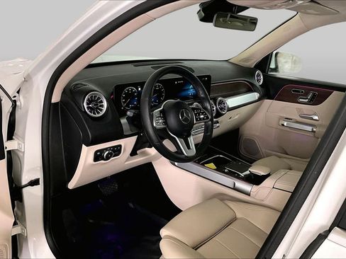 Certified 2022 Mercedes-Benz GLB 250 4MATIC image 18