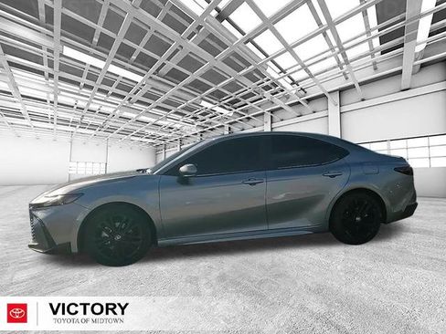Used 2025 Toyota Camry SE image 6
