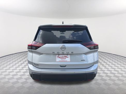 Used 2024 Nissan Rogue S AWD/4WD image 14