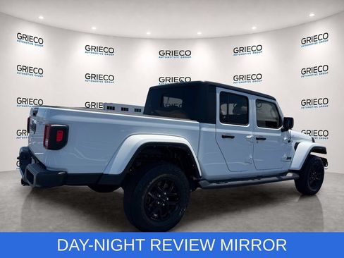 Used 2022 Jeep Gladiator Sport AWD/4WD image 7