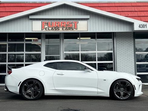 Used 2018 Chevrolet Camaro SS image 2