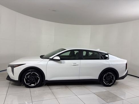 Used 2025 Kia K4 EX image 2