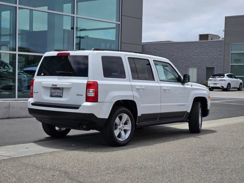 Used 2017 Jeep Patriot Latitude AWD/4WD image 4