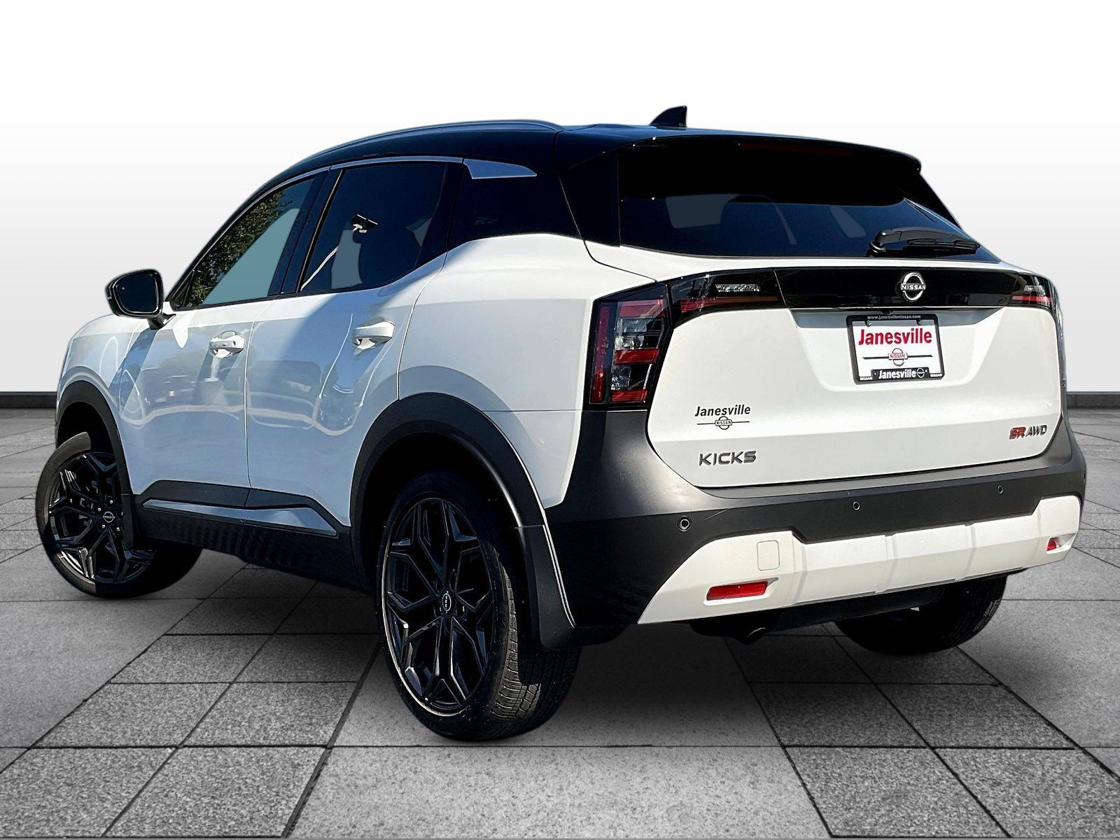 Certified 2026 Nissan Kicks SR w/ Cold Weather Package AWD/4WD image 5