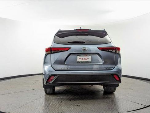 Used 2021 Toyota Highlander XLE image 7