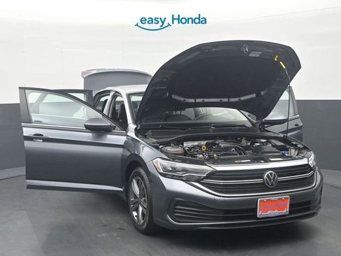 Used 2024 Volkswagen Jetta SE image 36