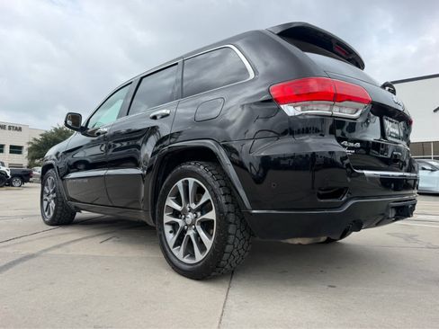 Used 2017 Jeep Grand Cherokee Overland w/ Jeep Active Safety Group AWD/4WD image 9