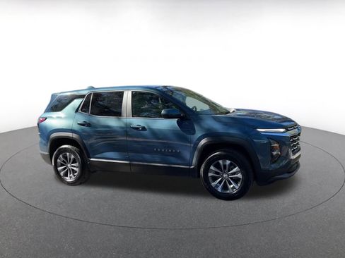 Used 2025 Chevrolet Equinox LT image 2