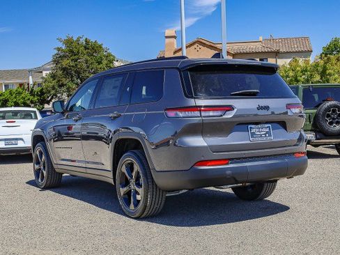 New 2025 Jeep Grand Cherokee L Laredo image 6