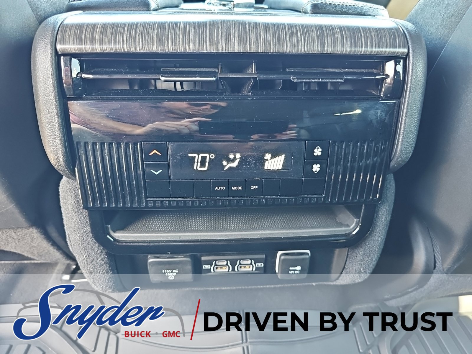 Used 2024 Jeep Wagoneer L Series II w/ Flexible Seating Group AWD/4WD image 27