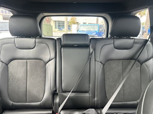 New 2025 Jeep Grand Cherokee Altitude image 19