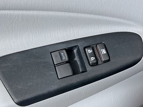 Used 2012 Toyota Tacoma 4x4 Access Cab w/ Convenience Pkg image 15