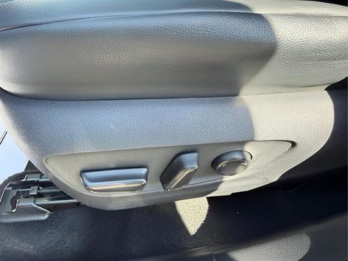 Used 2020 Toyota Highlander XLE image 21