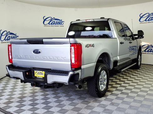 Used 2023 Ford F250 XLT AWD/4WD image 7