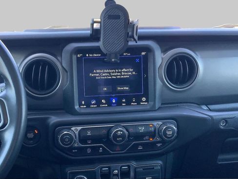 Used 2022 Jeep Gladiator Sport AWD/4WD image 7