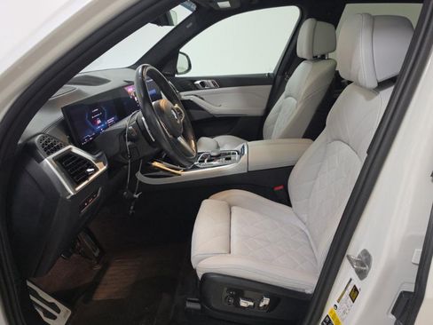 Used 2024 BMW X7 xDrive40i w/ M Sport Package AWD/4WD image 4