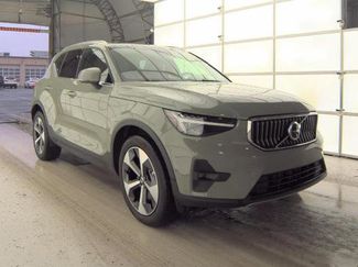 Used 2024 Volvo XC40 B5 Plus video 1