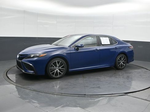 Used 2023 Toyota Camry SE w/ Cold Weather Package image 7