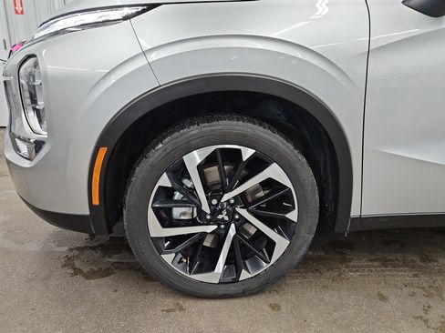 Used 2022 Mitsubishi Outlander SE image 19
