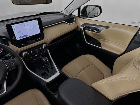 Used 2023 Toyota RAV4 XLE Premium image 29