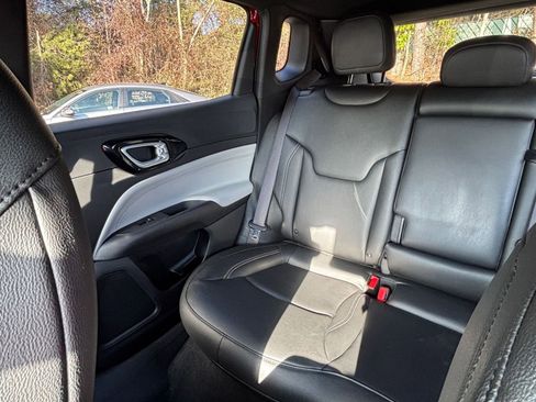 Used 2025 Jeep Compass Limited image 40