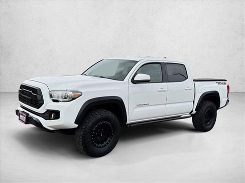Used 2017 Toyota Tacoma TRD Off-Road w/ Tow Package (A/T) image 1