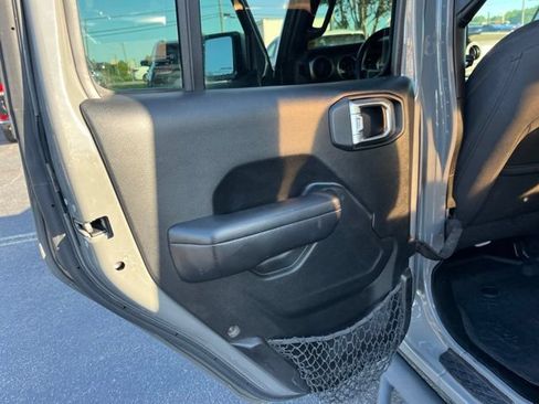 Used 2020 Jeep Gladiator Sport w/ Quick Order Package 24S AWD/4WD image 11