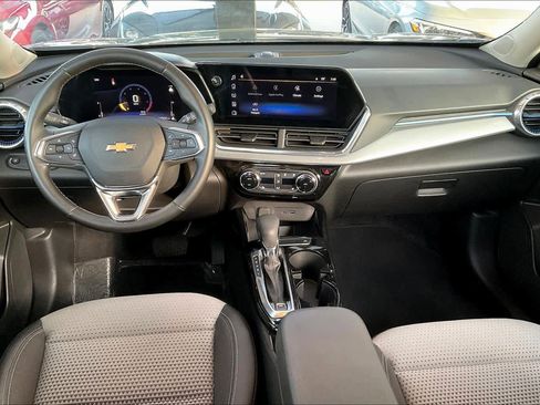 Used 2024 Chevrolet Trax LT w/ LT Convenience Package image 15