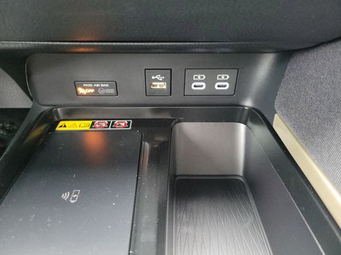 Used 2025 Toyota Camry LE image 75