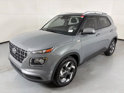 Used 2021 Hyundai Venue SEL FWD image 4