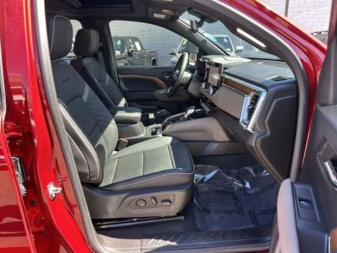 Used 2024 GMC Canyon Denali image 28