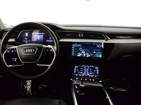 Certified 2021 Audi e-tron Premium image 13