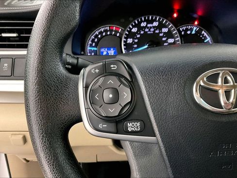 Used 2014 Toyota Camry LE image 11