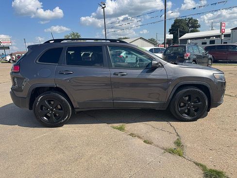 Used 2020 Jeep Cherokee Latitude Plus AWD/4WD image 6