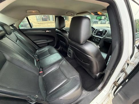 Used 2019 Chrysler 300 Limited RWD image 24