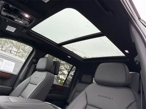 Used 2026 GMC Yukon XL Denali w/ Advanced Technology Package image 33