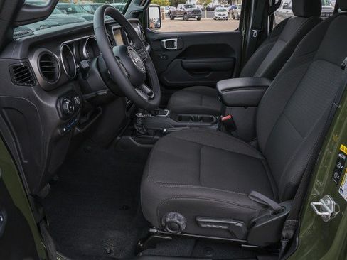 Used 2023 Jeep Wrangler Unlimited w/ Cold Weather Group AWD/4WD image 9