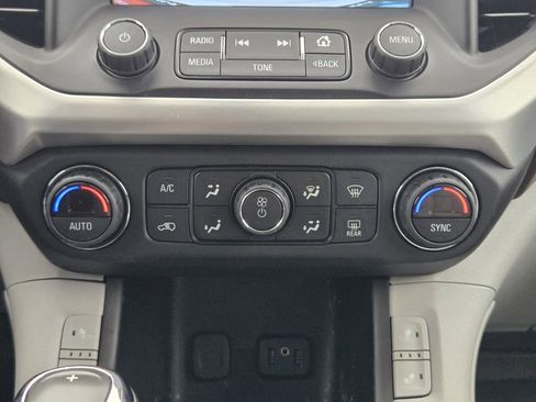 Used 2019 GMC Acadia SLT FWD image 18