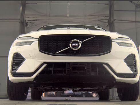 Used 2024 Volvo XC60 T8 Plus w/ Protection Package Premier AWD/4WD image 13