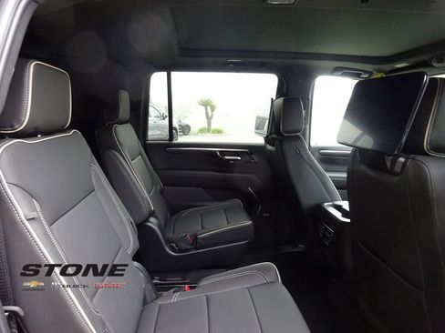 New 2026 Chevrolet Suburban Premier AWD/4WD image 23