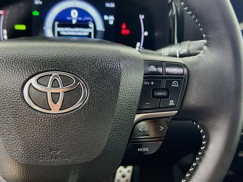 Used 2025 Toyota Camry SE FWD image 19