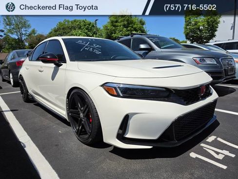 Used 2024 Honda Civic Type R image 3