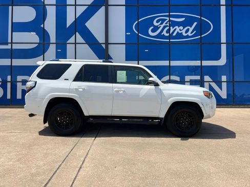Used 2020 Toyota 4Runner SR5 Premium RWD image 4