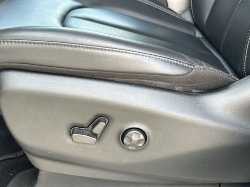 Used 2023 Chrysler Pacifica Touring-L image 39