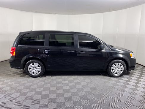 Used 2019 Dodge Grand Caravan SE w/ UConnect Hands-Free Group FWD image 5