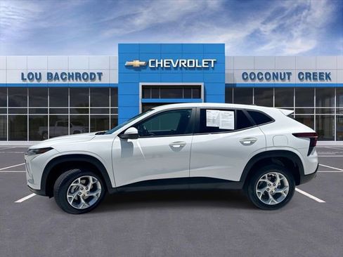 Used 2025 Chevrolet Trax LS w/ LS Convenience Package FWD image 5