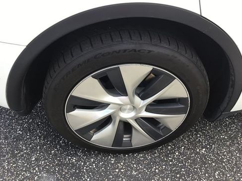 Used 2022 Tesla Model Y Long Range AWD/4WD image 14