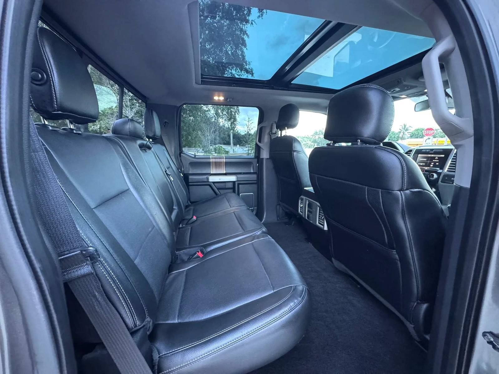 Used 2015 Ford F150 Lariat w/ Equipment Group 502A Luxury AWD/4WD image 31