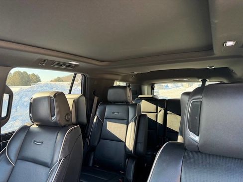 Used 2021 Cadillac Escalade Premium Luxury image 13