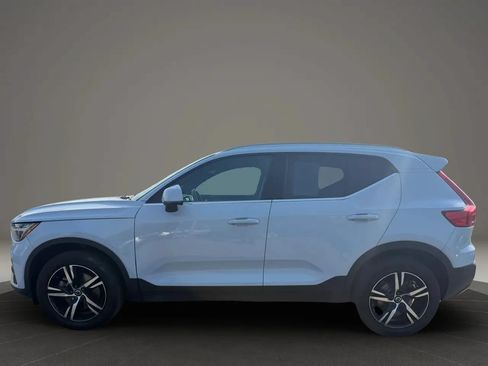 Used 2024 Volvo XC40 B5 Core AWD/4WD image 8